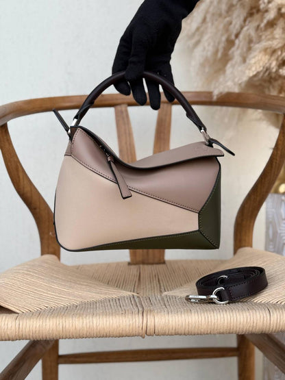 LOEWE
24cm
370 dhs🪙🌨️
Top quality 

With box🎁

Zain167
♥️♥️♥️