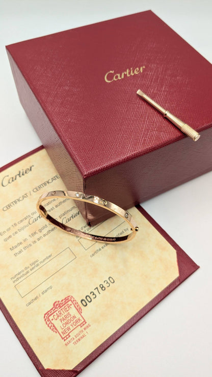 Cartier
*Super Master Quality* 
*Thin Love Braclate*
120 dhs✅ with Normal Box 🎁
150 dhs✅ with Good Box 🎁
190 dhs✅ with Master Box 🎁

Zain210
♥️♥️♥️