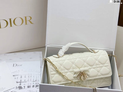 Dior 
Master🌺🌺
20Cm With Box
260 dhs💓

Zain131
♥️♥️♥️
