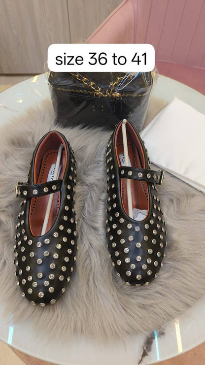 Alaia
only shoes
130 dhs✅

Zain103
♥️♥️♥️