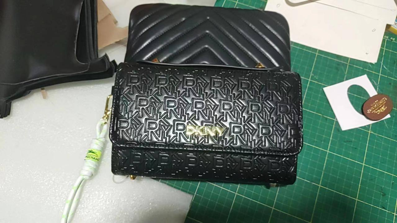 Bags
85 dhs✅
With box
Size22cm

Zain06
♥️♥️♥️