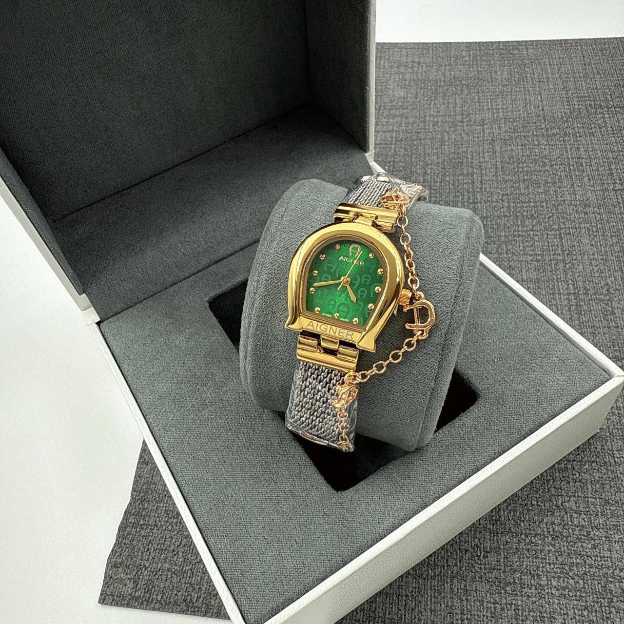 Aigner
Ladies watches
65 dhs🪙

Zain45
♥️♥️♥️