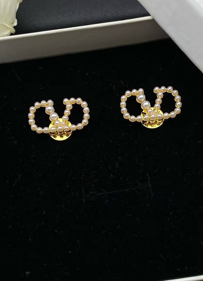 Valentino Earrings* 💕
Master quality 

45 dhs🗽
normal box 📦

Zain48
♥️♥️♥️