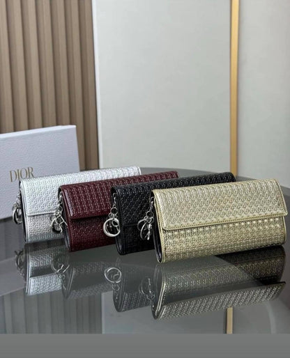 Dior

with box
🎁🎁🎁

95 dhs❣️

Zain175
♥️♥️♥️
