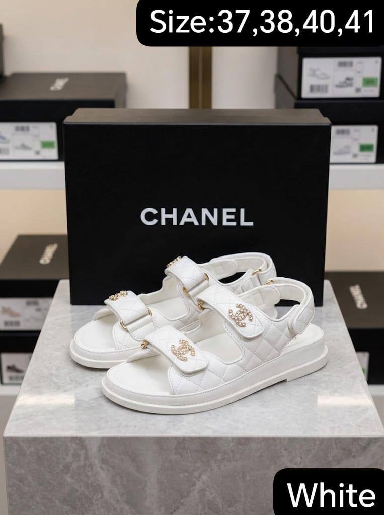 Chanel Lady 
Good Quality 🥰
Withbox & Paper Bag🛍️ 
110 dhs💓

Zain40
♥️♥️♥️