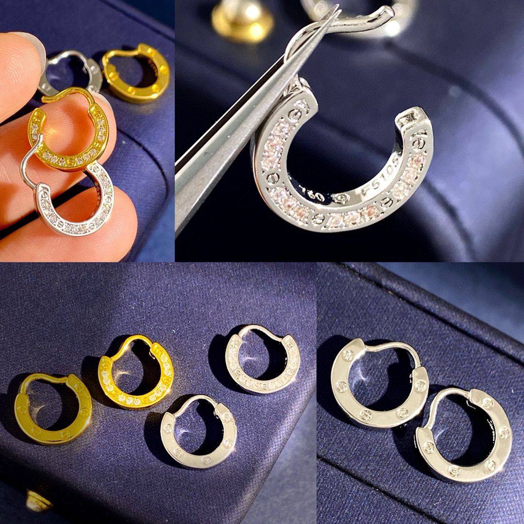 cartier❤️‍🔥*
Earring 🐦‍🔥
Master quality 💯
With normal boxes 🗃️ 
35 dhs🌺
With master box 📦 
65 dhs🌺

Zain216
♥️♥️♥️