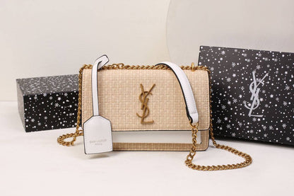 YSL 
GOOD QUALITY 
WITH BOX 
🎁🎁🎁

110 dhs✅

Zain295
♥️♥️♥️
