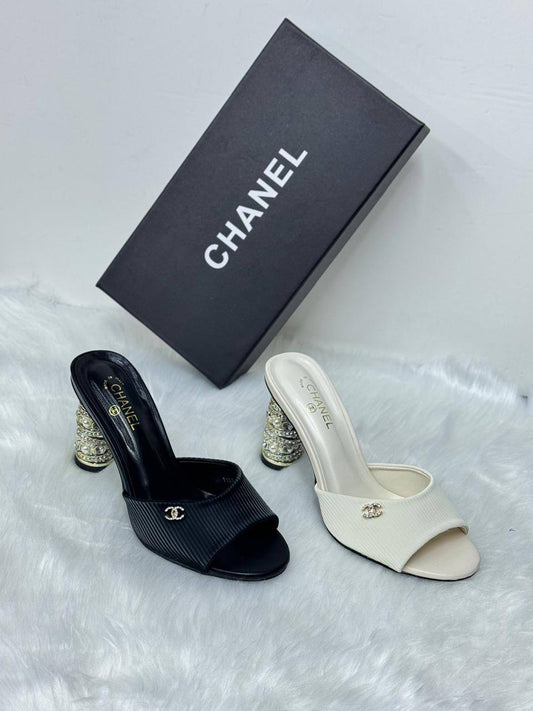 Chanel

Size 36 to 41
115 dhs🪙💚

Zain21
♥️♥️♥️