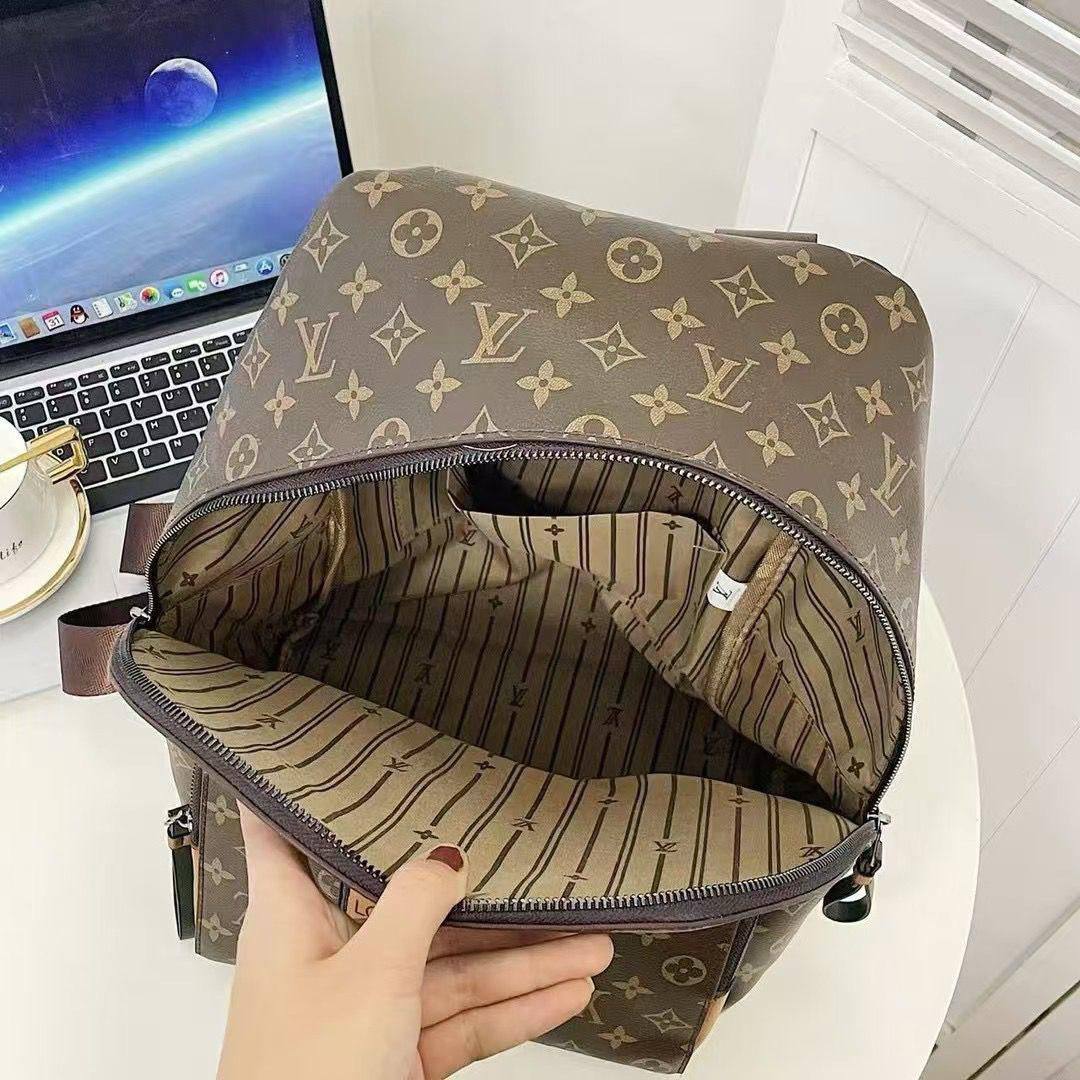 LV
37*28*17 cm
85 dhs👑

Zain17
♥️♥️♥️