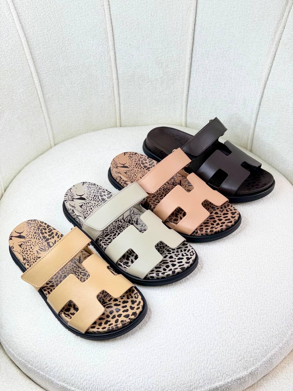 Hermes cheaper tiger 🐅 *
Super *AAA* *+* Quality 💯 
With original packing🎁🎁
SIZE:36and42
Available now
450 dhs✅

Zain309
♥️♥️♥️