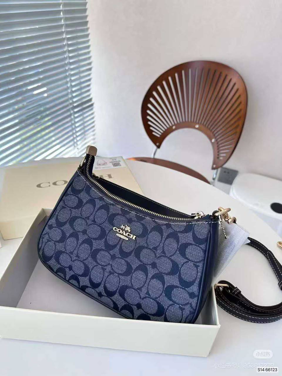 COACH

Size  26cm

Withbox

100 dhs✅

Zain04
♥️♥️♥️