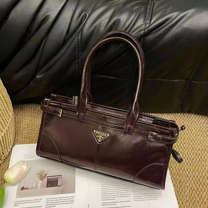 PRADA 
NEW CAME HIGH QUALITY 
125 dhs❣️

Zain39
♥️♥️♥️