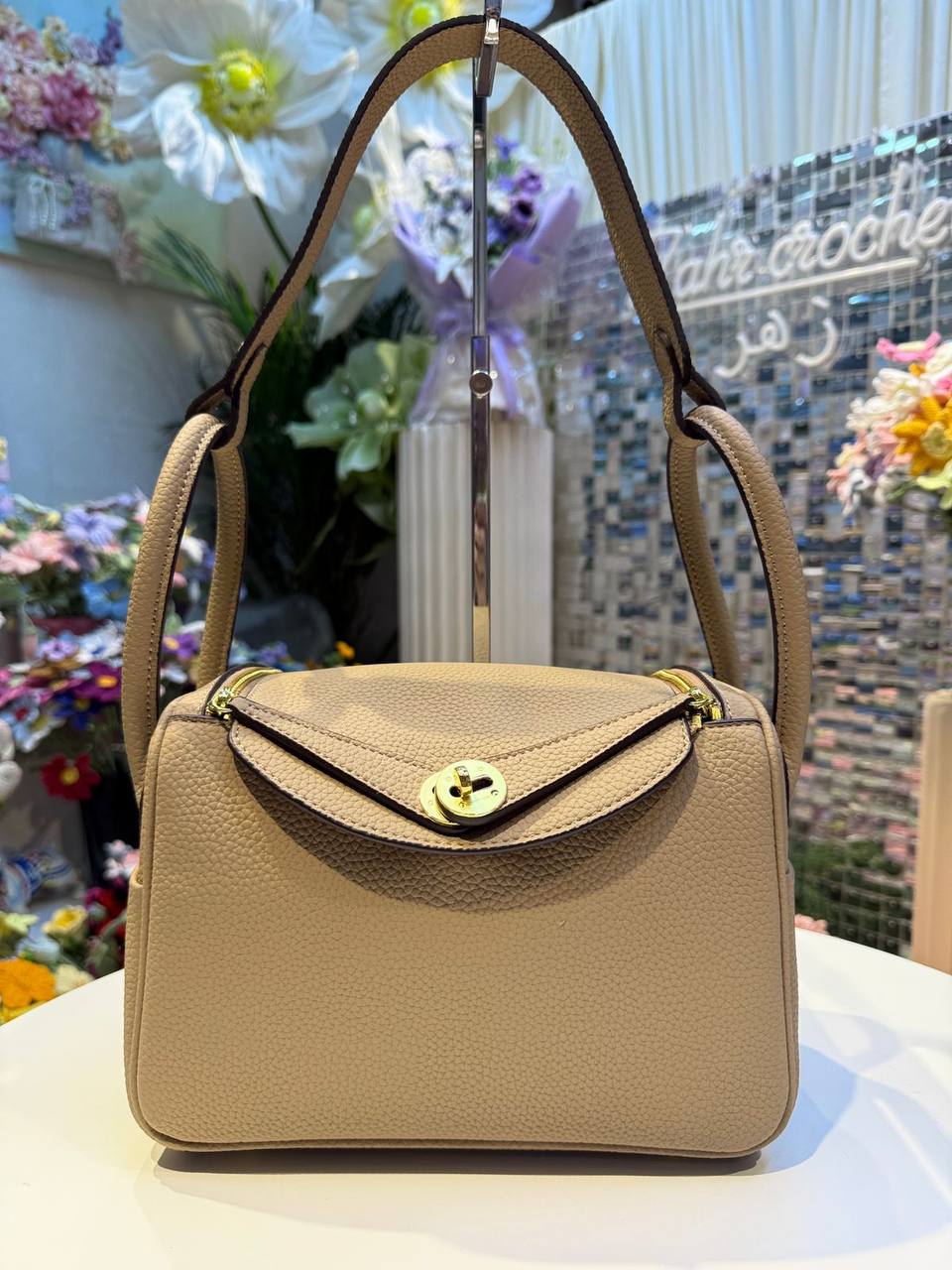 Hermes Lindy 
26cm
110 dhs🪙🌨️

Zain44
♥️♥️♥️