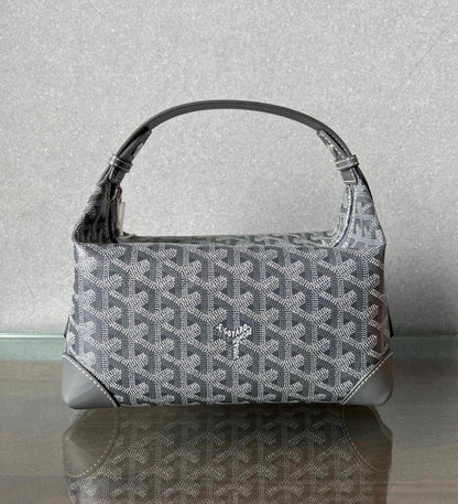 Goyard 
good quality 
with box 
120 dhs🇦🇪🇦🇪
Size : 25cm

Zain17
♥️♥️♥️