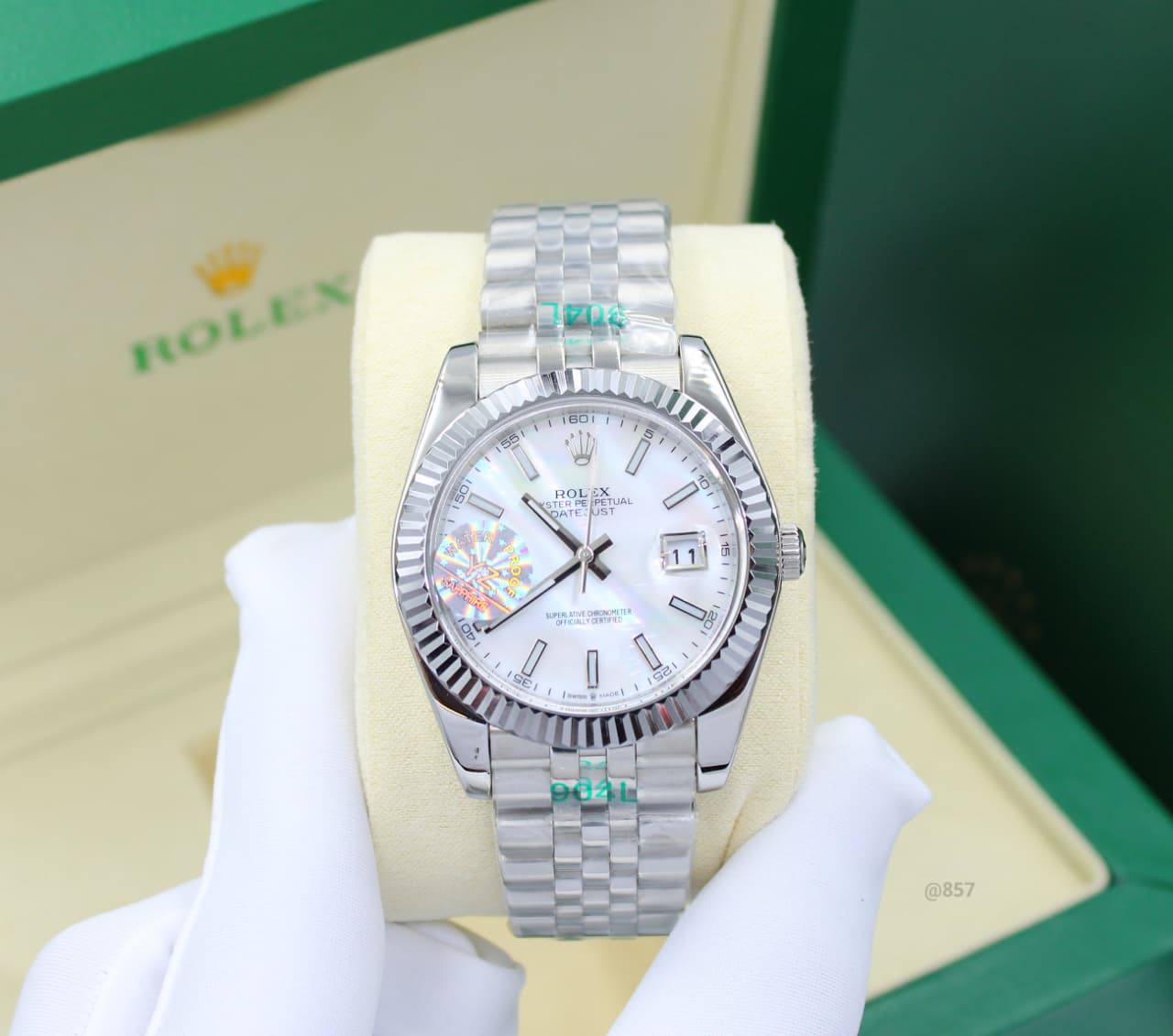 ROLEX  GOOD QUALITY AUTOMATIC 41MM

220 dhs🪙

Zain58
♥️♥️♥️