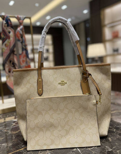 COACH

95 dhs🪙🌨️

Size.        40 cm 

Zain175
♥️♥️♥️