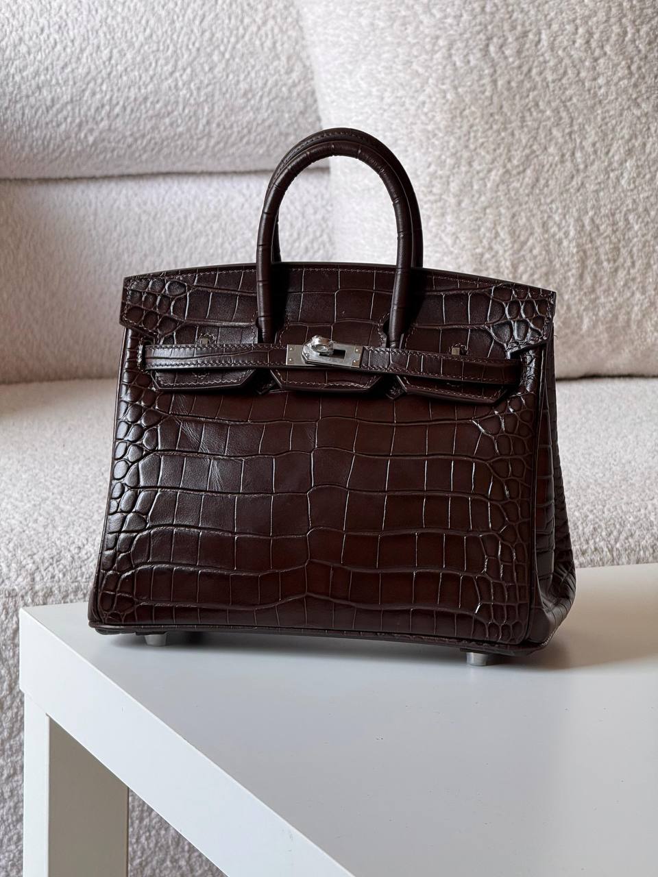 Hermes birkin croc 25cm💕master quality😍


with box❤️
🎁🎁🎁

780 dhs🪙🌨️

Zain52
♥️♥️♥️