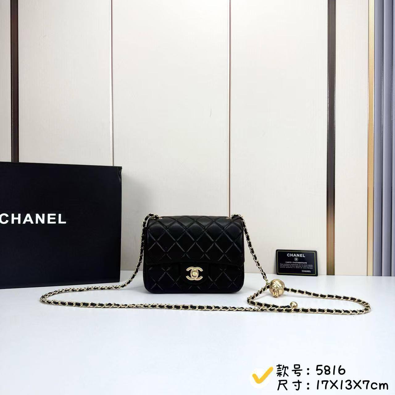 Chanel
Master
240 dhs🌺

#17cm
#with box💕❤️🙋‍♂️

Zain228
♥️♥️♥️