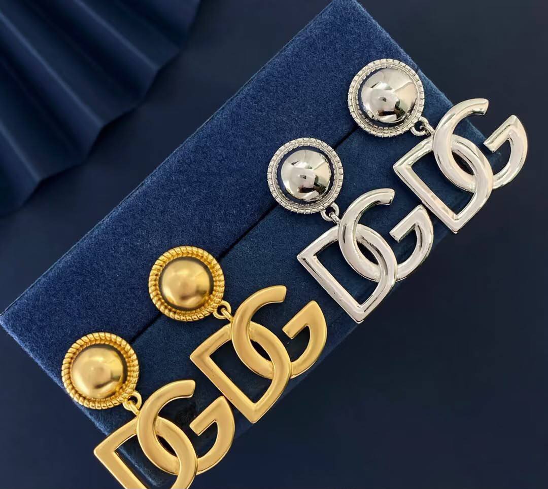 Dolce&Gabbana 
Earring 
Master quality 
With normal boxes 🗃️
60 dhs🇦🇪🇦🇪

Zain216
♥️♥️♥️