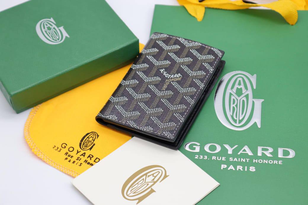 Goyard wallet 
55 dhs❣️

With box and paper bag
🎁🎁🎁

Zain33
♥️♥️♥️