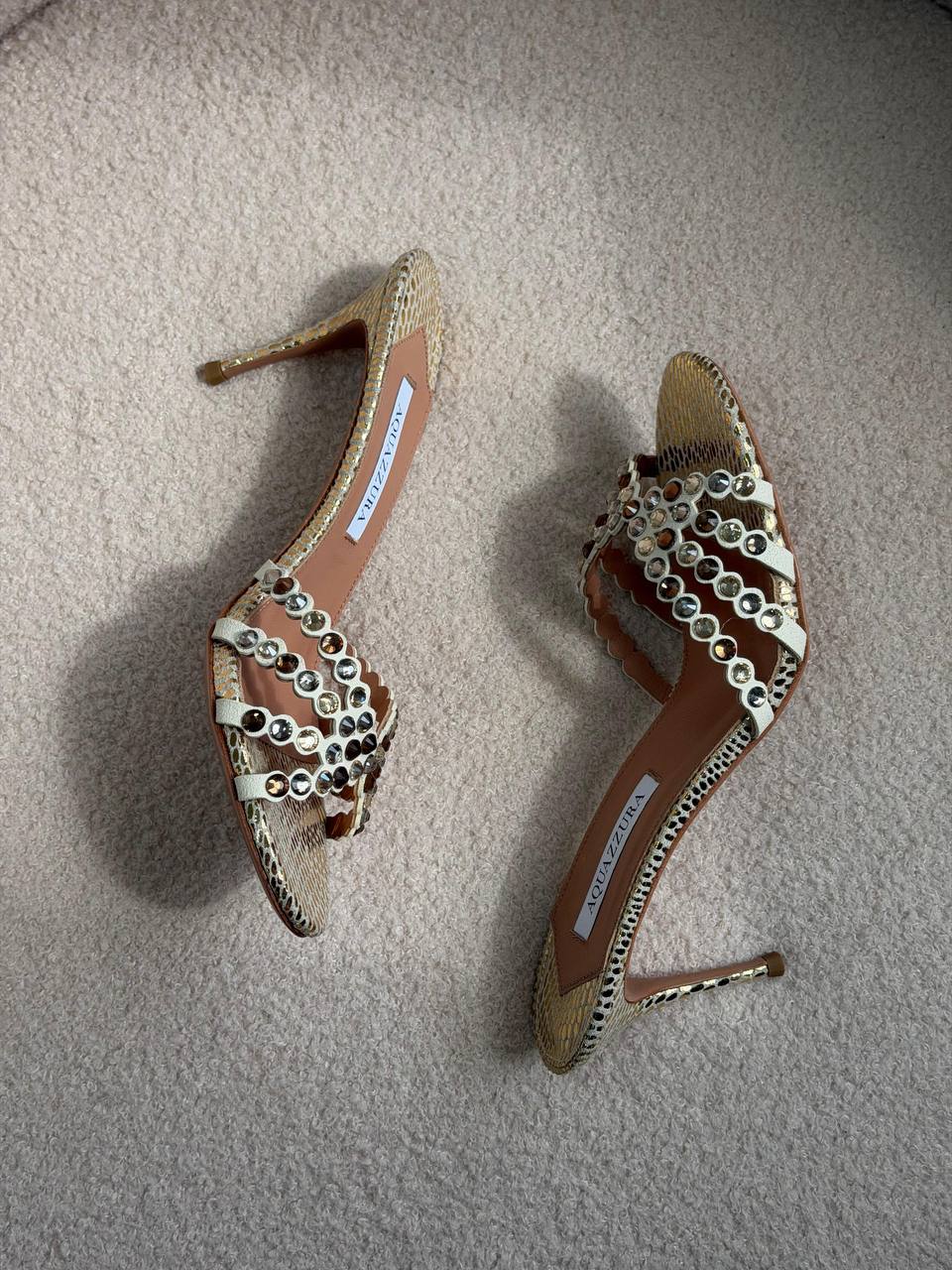 Aquazzura
𝑨𝑨𝑨 𝑸𝑼𝑨𝑳𝑰𝑻𝒀
𝑺𝑰𝒁𝑬 {36 𝒕𝒐 42}
𝑯𝑬𝑬𝑳 8.5 𝑪𝑴
490 dhs🇦🇪

Zain81
♥️♥️♥️