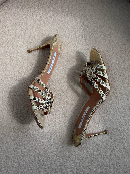 Aquazzura
𝑨𝑨𝑨 𝑸𝑼𝑨𝑳𝑰𝑻𝒀
𝑺𝑰𝒁𝑬 {36 𝒕𝒐 42}
𝑯𝑬𝑬𝑳 8.5 𝑪𝑴
490 dhs🇦🇪

Zain81
♥️♥️♥️