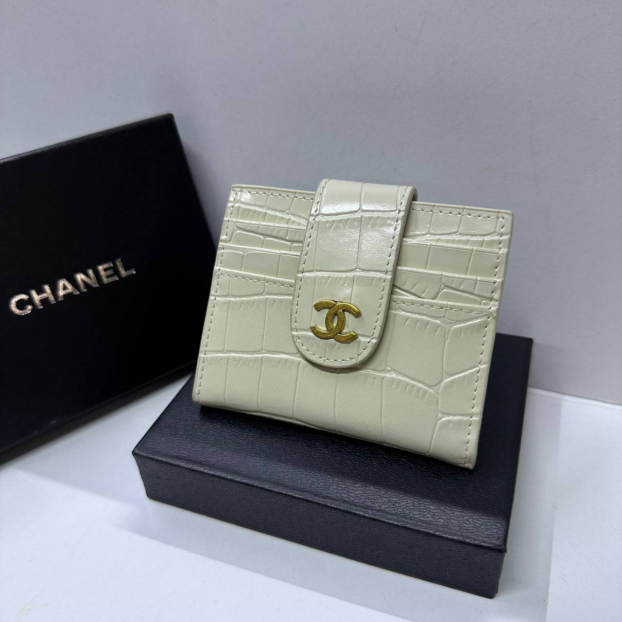 Wallet & Cardholder
 copy one 
with box 
🎁🎁🎁

55 dhs✅
leather 

Zain39
♥️♥️♥️