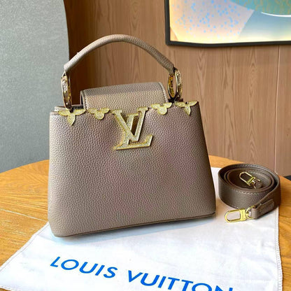 LV

Best quality 
with box

125 dhs🇦🇪♥️

size 22CM

Zain290
♥️♥️♥️