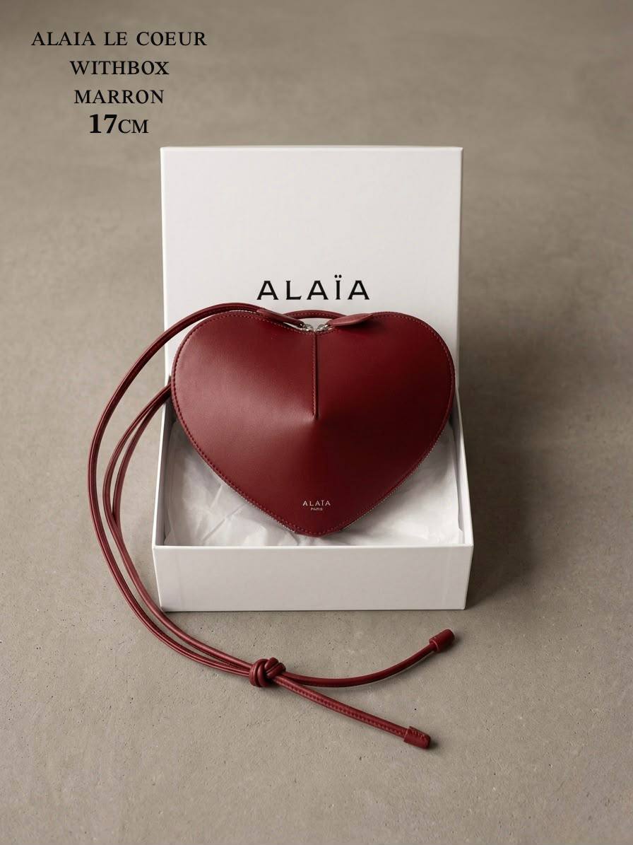 Alaia
 ʟᴇ ᴄᴏᴇᴜʀ ʜᴇᴀʀᴛ sʜᴀᴘᴇ ᴄʀᴏssʙᴏᴅʏ 
sɪʟᴠᴇʀ ʜᴀʀᴅᴡᴀʀᴇ  
𝟐ᴢɪᴘ ᴄʟᴏsᴜʀ  ᴀᴅᴊᴜsᴛᴀʙʟᴇ sᴛʀᴀᴘ 
ᴀʟᴀɪᴀ ᴅᴜsᴛ ʙᴀɢ
ᴡɪᴛʜʙᴏx
🎁🎁🎁

125 dhs✅

Zain56
♥️♥️♥️