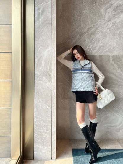 *New collections 💕💕
280 dhs🪙🌺
*good  quality  
*Sizes:S M L 
*AVAILABL

Zain231
♥️♥️♥️