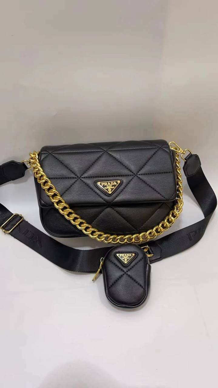 Prada
Hermes 

95 dhs✅

high quality 

With box   
🎁🎁🎁

25cm

Zain26
♥️♥️♥️