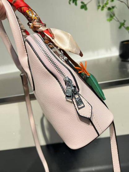 HERMES
ʙᴏʟɪᴅᴇ
ᴡɪᴛʜ ʟᴏɴɢ ʙᴇʟᴛ sᴛʀᴀᴘ
sɪᴢᴇ: 26 cm
ᴡɪᴛʜᴏᴜᴛ ʙᴏx

70 dhs🪙💕

Zain31
♥️♥️♥️
