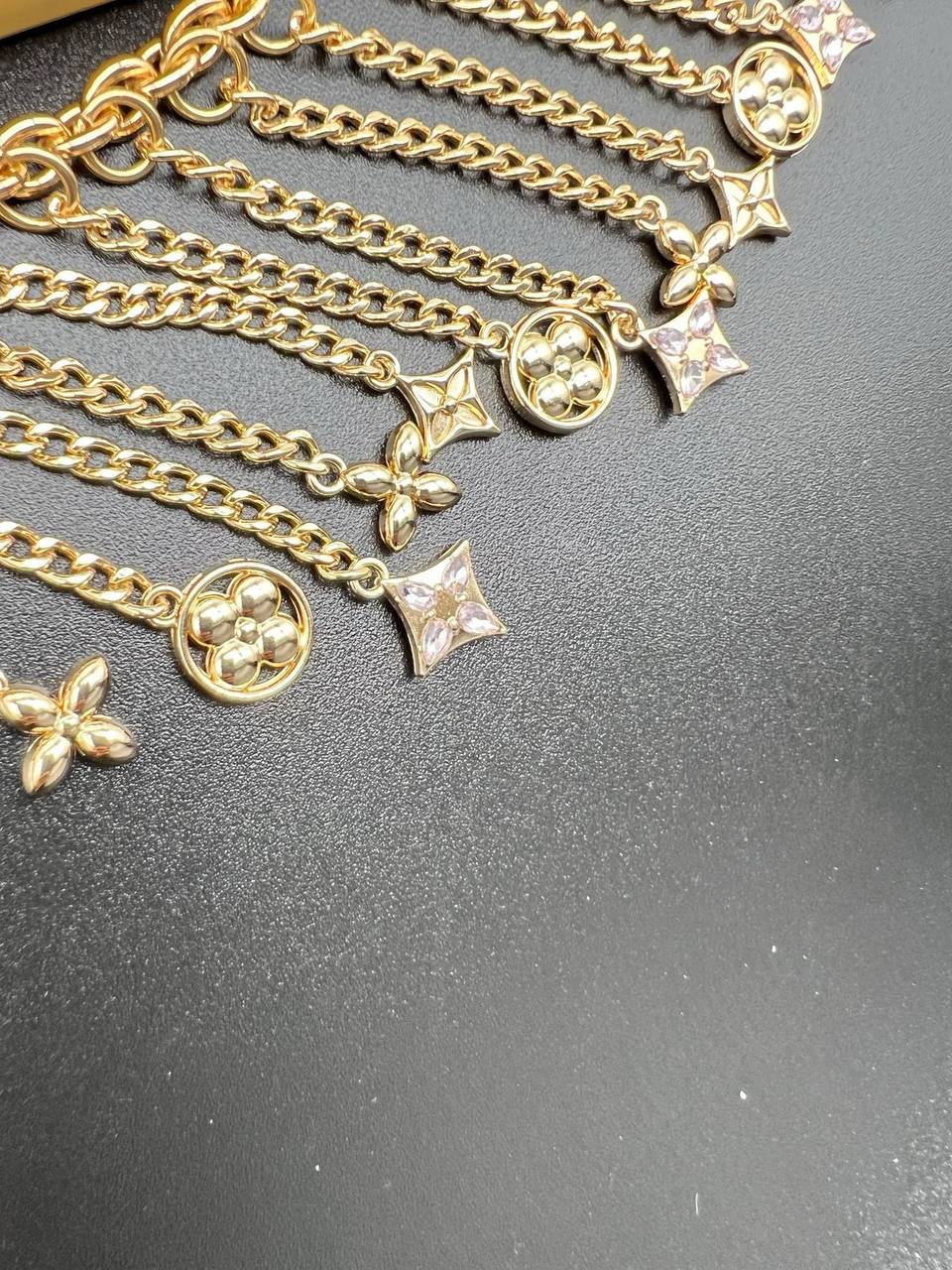 Louis Vuitton 🦋*
Bag charms ❤️‍🔥
Master quality 💯
With normal boxes 📦 
55 dhs🪙🌨️
With master box 🗃️ 
70 dhs🪙🌨️

Zain216
♥️♥️♥️