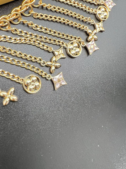 Louis Vuitton 🦋*
Bag charms ❤️‍🔥
Master quality 💯
With normal boxes 📦 
55 dhs🪙🌨️
With master box 🗃️ 
70 dhs🪙🌨️

Zain216
♥️♥️♥️