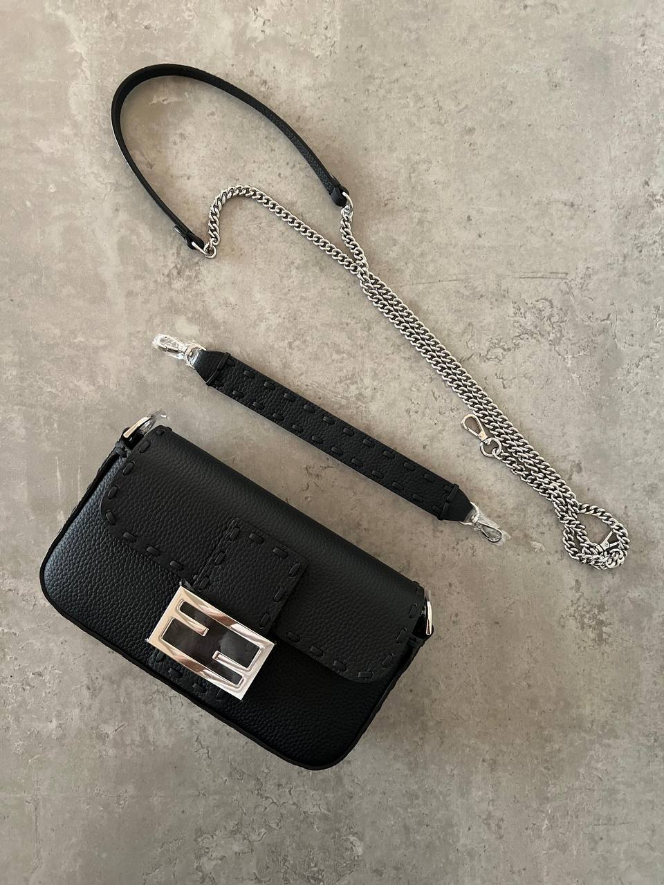 FENDI
𝐁𝐀𝐆𝐔𝐄𝐓𝐓𝐄 𝐌𝐈𝐍𝐈 𝐒𝐈𝐙𝐄 𝟏𝟗𝐜𝐦 𝐒𝐔𝐏𝐄𝐑 𝐌𝐀𝐒𝐓𝐄𝐑 𝐐𝐔𝐀𝐋𝐈𝐓𝐘 
900 dhs💓

ETAG4
♥️♥️♥️