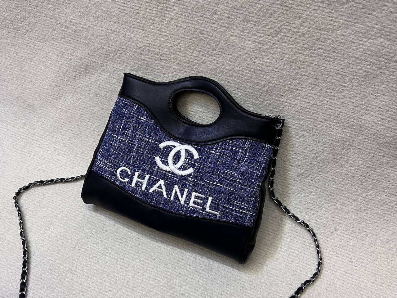 Chanel
70 dhs✅
high quality
24cm

Zain26
♥️♥️♥️
