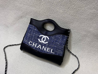 Chanel
70 dhs✅
high quality
24cm

Zain26
♥️♥️♥️