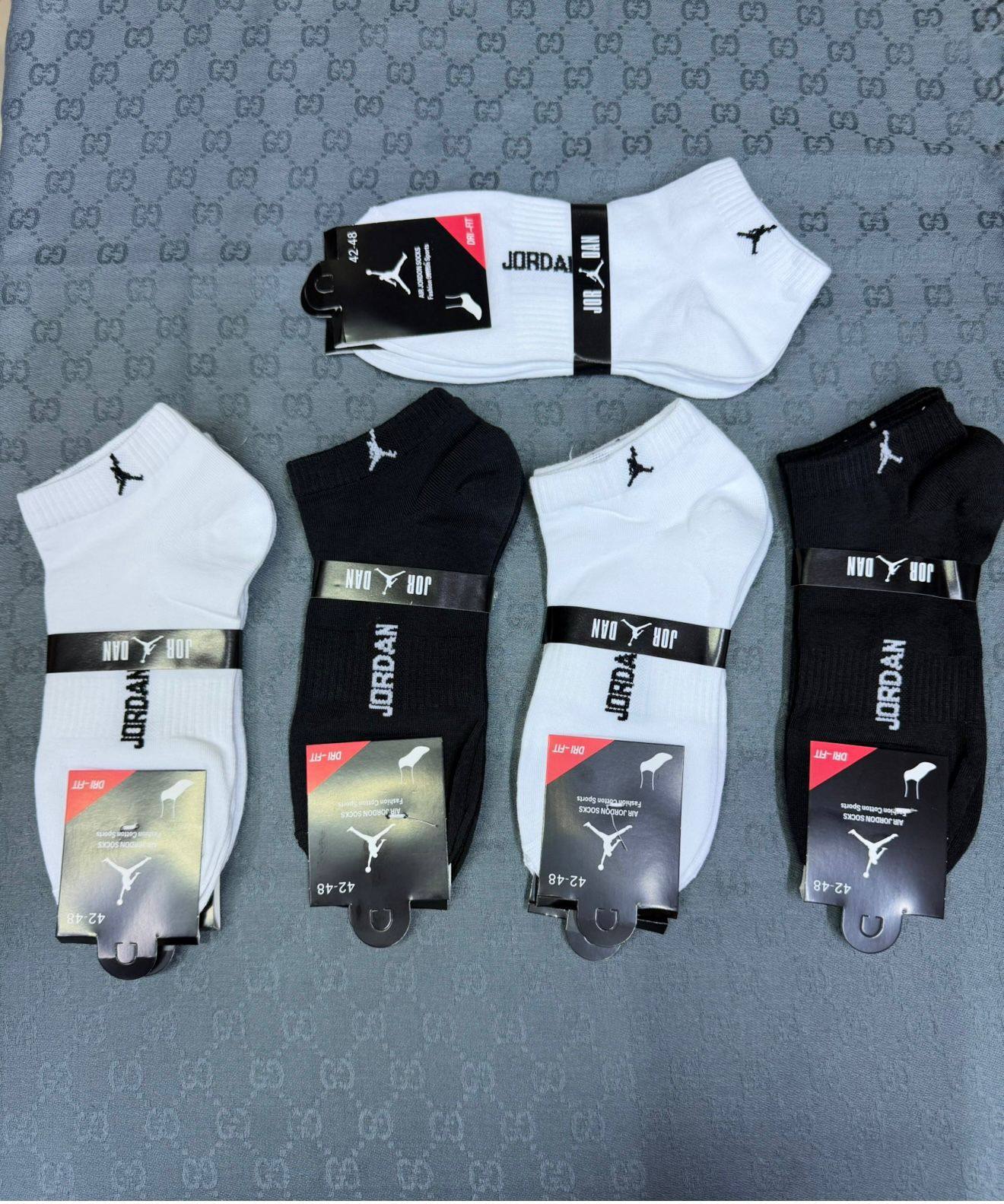 Socks
One packet
30 dhs🌺

Zain93
♥️♥️♥️
