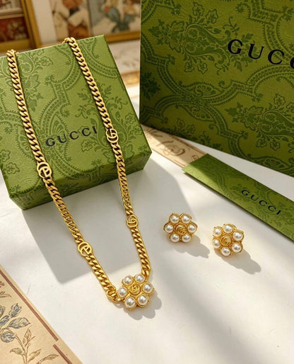 GUCCI SET 
NECKLACE EARRINGS
MASTER💫✨
110 DHS✅
WITH SMALL BOX AND PAPER BAG🛍️🎁
Limited Stock🌟

Zain89
♥️♥️♥️