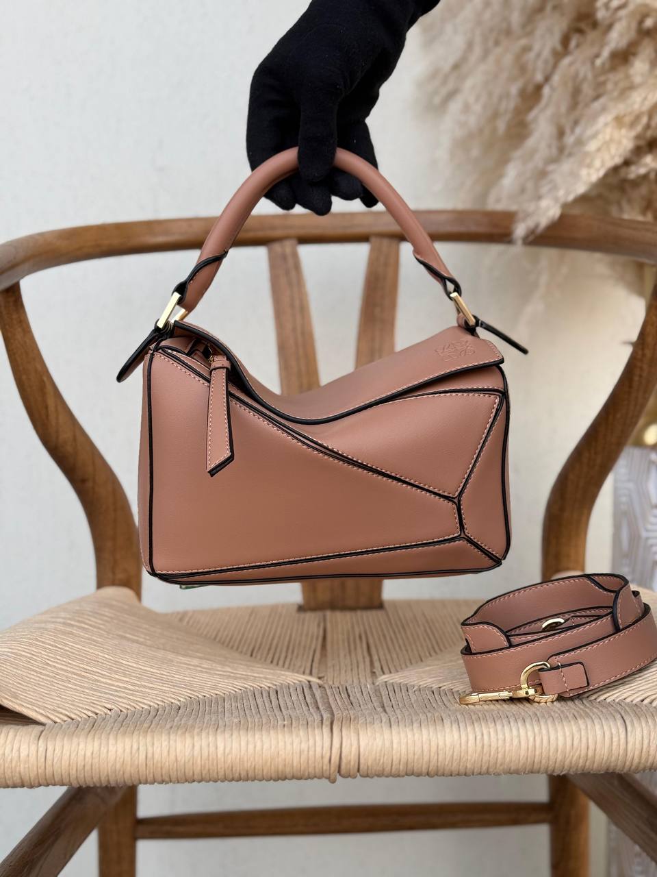 LOEWE

24cm
370 dhs💓

Top quality 

With box🎁

Zain167
♥️♥️♥️