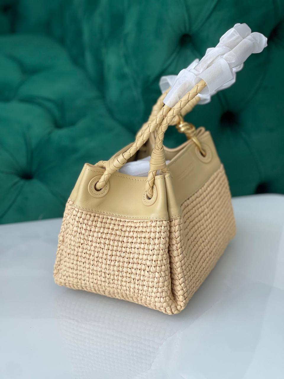 BOTTEGA ✨
Size- 20Cm💥
Available original box 📦 
With full packing 🎀🎀
Super high quality 💥💥
For Price 👇 WhatsApp✅
0568585901 
0507557372
0552275751 Owner Zain 👌

Zain282
♥️♥️♥️