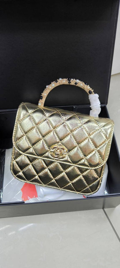 Chanel

with box🎁🎁🎁

120 dhs✅

Zain203
♥️♥️♥️