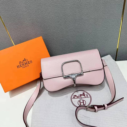 HERMES

Best quality 
with box
115 dhs🇦🇪🇦🇪

size 22CM

Zain290
♥️♥️♥️