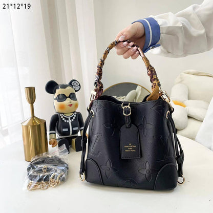 Bucket bag
Good quality 
110 dhs💓
With box 📦

Zain70
♥️♥️♥️