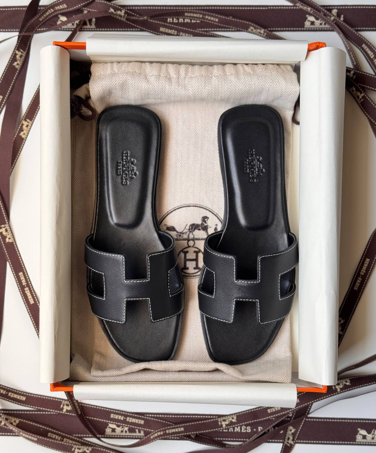 𝑯𝒆𝒓𝒎𝒆𝒔
𝑨𝑨𝑨 𝑸𝑼𝑨𝑳𝑰𝑻𝒀
𝑺𝒊𝒛𝒆 36 𝒕𝒐 41
430 dhs🇦🇪🇦🇪

Zain81
♥️♥️♥️
