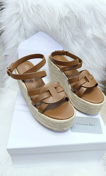 Dior
High quality😍
Size ……36--41🥳
360 dhs✅

Zain119
♥️♥️♥️
