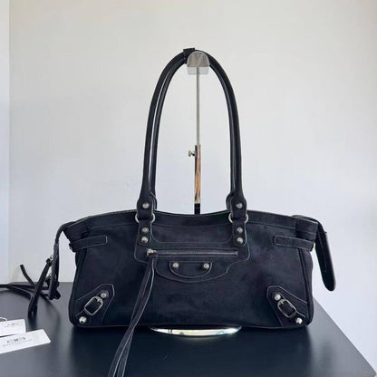 BALENCIAGA 
COPY ONE 
190 dhs🇦🇪🇦🇪

Zain295
♥️♥️♥️