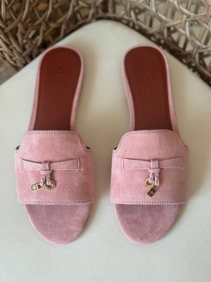 LORO PIANA 🩵
Size: 36 to 41
Super master quality
450 dhs✅

Zain198
♥️♥️♥️