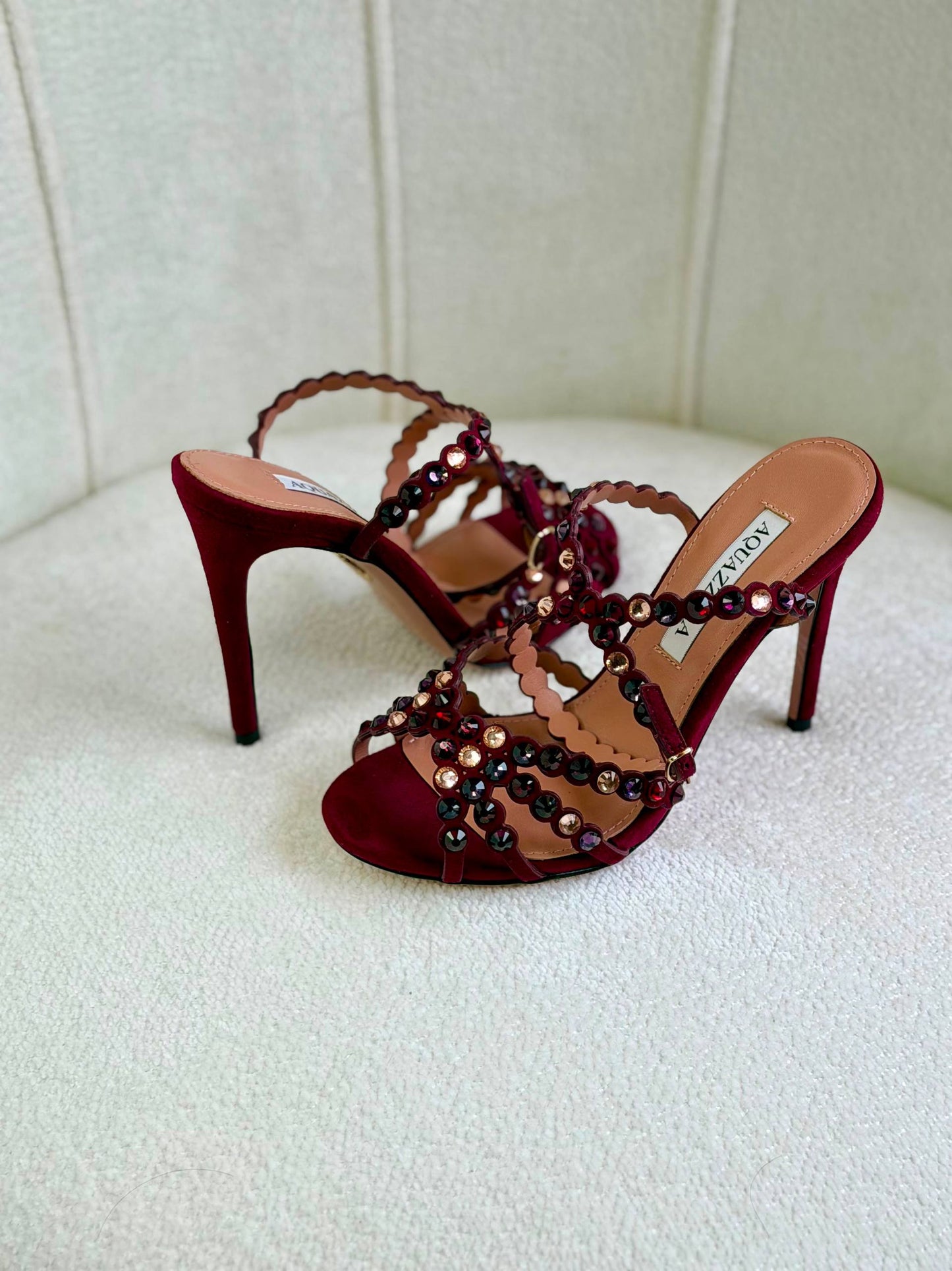 AQUAZZURA
Super *AAA* *+* Quality 💯 
With original packing🎁🎁
SIZE:36and41
Available now
450 dhs✅

Zain308
♥️♥️♥️