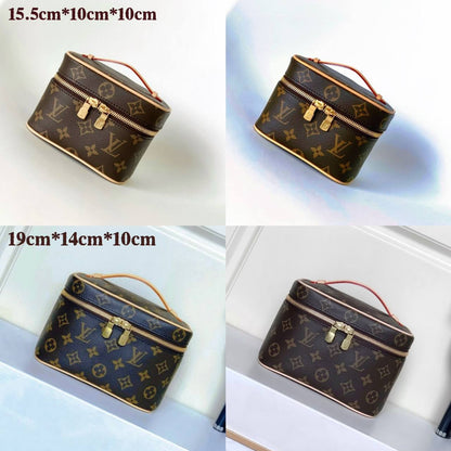 LOUIS VUITTON 

MAKEUP BOX 

NEW CAME 

GOOD QUALITY 

WITH BOX 

MEDUIM SIZE 95 DHS…..
SMALL SIZE  90DHS……
Zain295
♥️♥️♥️